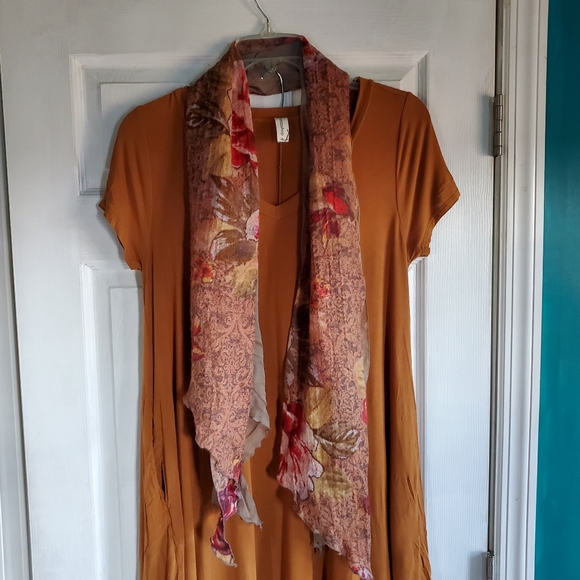 Floral Scarf Brown, red, green EUC - Picture 11 of 16